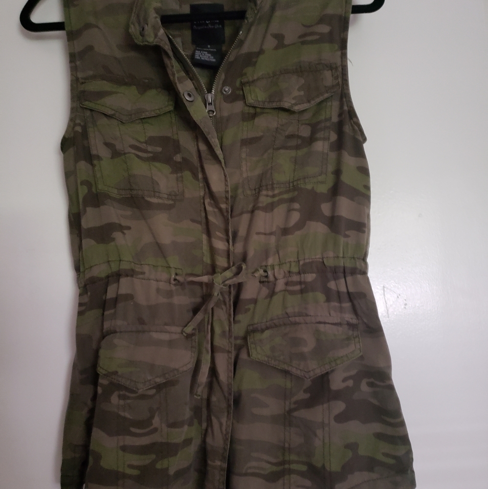 Me Jane Camouflage vest